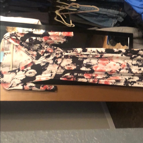 Vici maxi dress - Picture 2 of 4